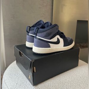 Kids Air Jordan 1 'Obsidian Sanded Purple', size 11c